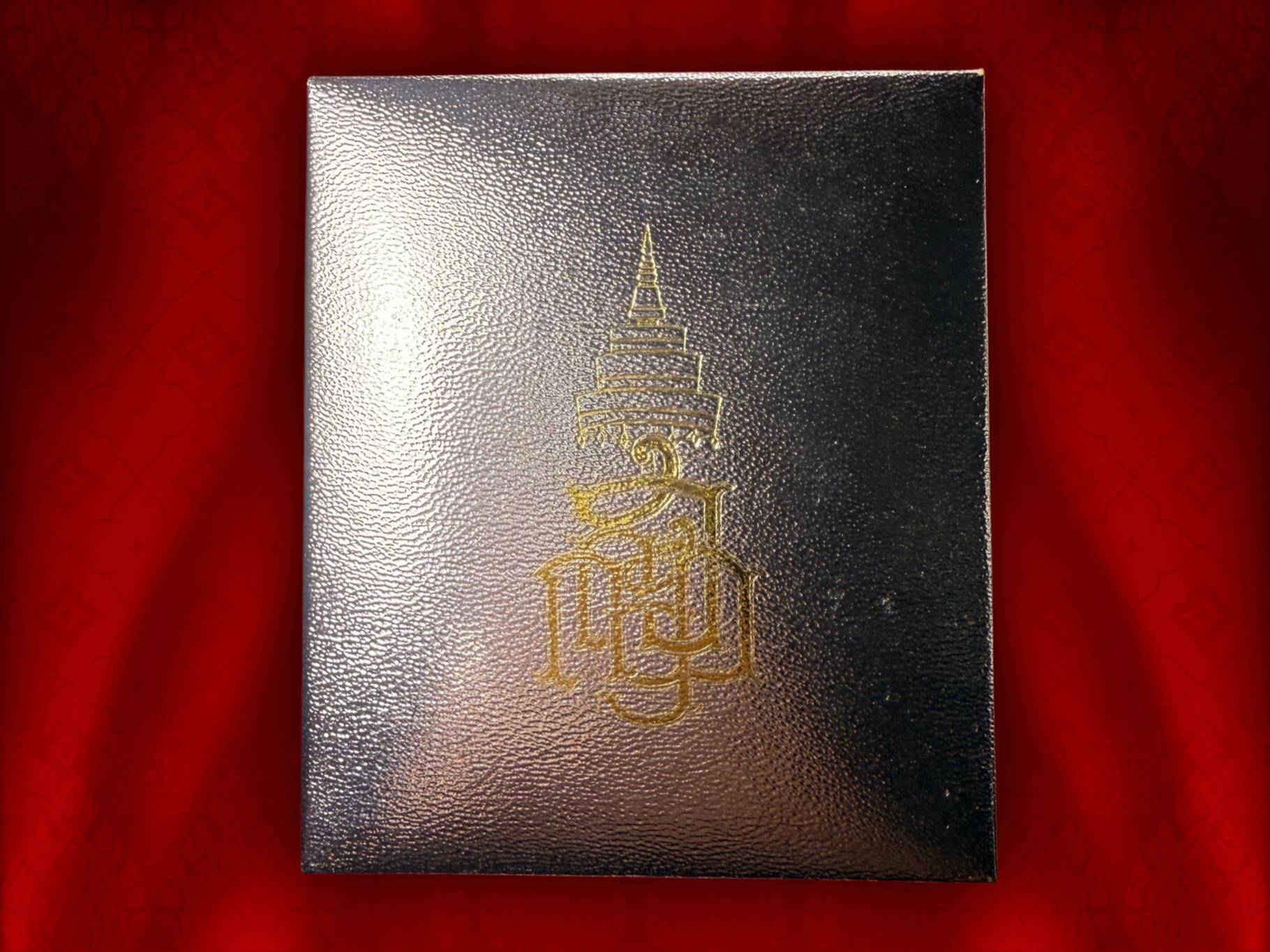 แหนบ ญสส. ๘๔ พรรษา สมเด็จพระญาณสังวร สมเด็จพระสังฆราช ช้างสามเศียร เนื้อทองแดงลงยาราชาวดี ปี 2540 สวยเดิมๆ ไม่ผ่านการใช้มาพร้อมกล่องเดิมครับ