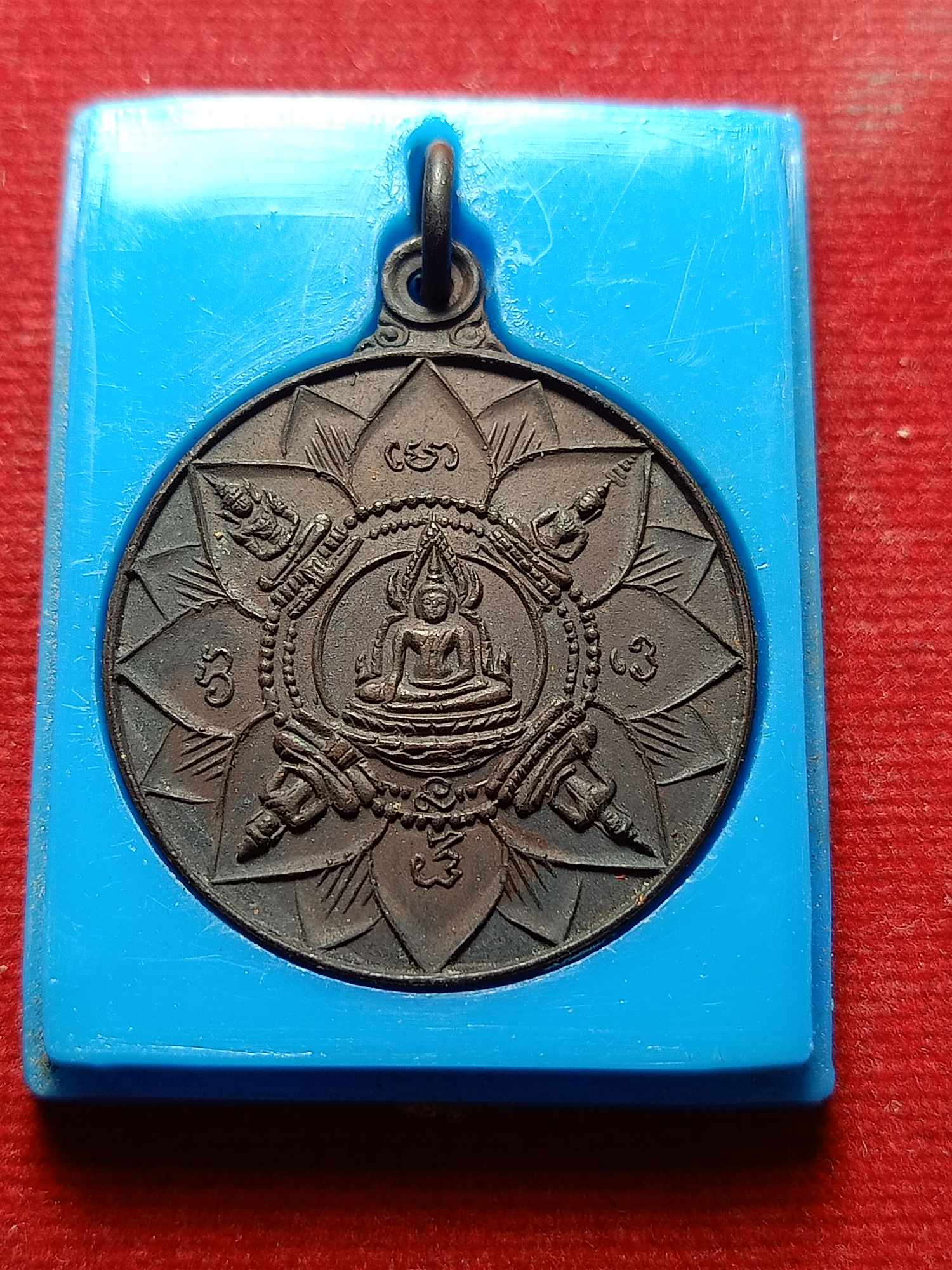 เหรียญปัญจพุทธามหามงคล (เหรียญพระพุทธเจ้า 5 พระองค์) ครบรอบ 25 ปี ธนาคารศรีนคร พร้อมกล่อง (SKU-04595)