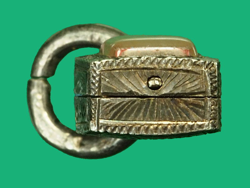 ขายแล้ว*36295 พระปรกใบมะขาม ไม่ทราบอาจารย์ เลี่ยมกรอบรตลับเงิน เก่า 10