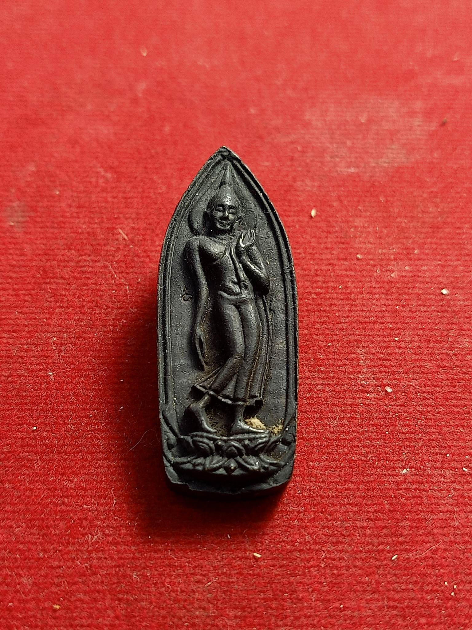 เหรียญหล่อ พระปางลีลา หลัง หลวงปู่บุดดา วัดกลางชูศรี จ.สิงห์บุรี(SKU-01135)