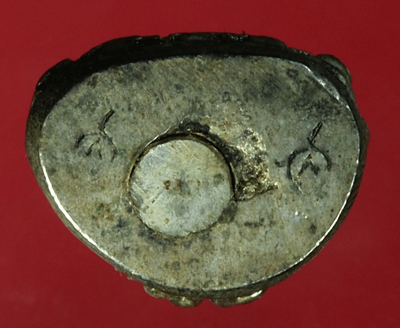 *27754 พระกริ่งไม่ทราบที่และปีสร้าง ใต้ฐานตอกโค๊ต สองโค๊ต 7