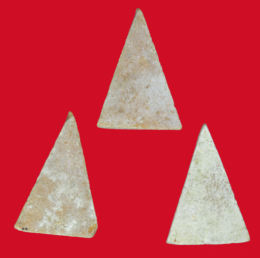 *33462 นางพญาฐานขีด หลวงพ่อกวย วัดโฆษิตราราม ขัยนาท จำนวน 3 องค์ เนื้อผงน้ำมัน 9