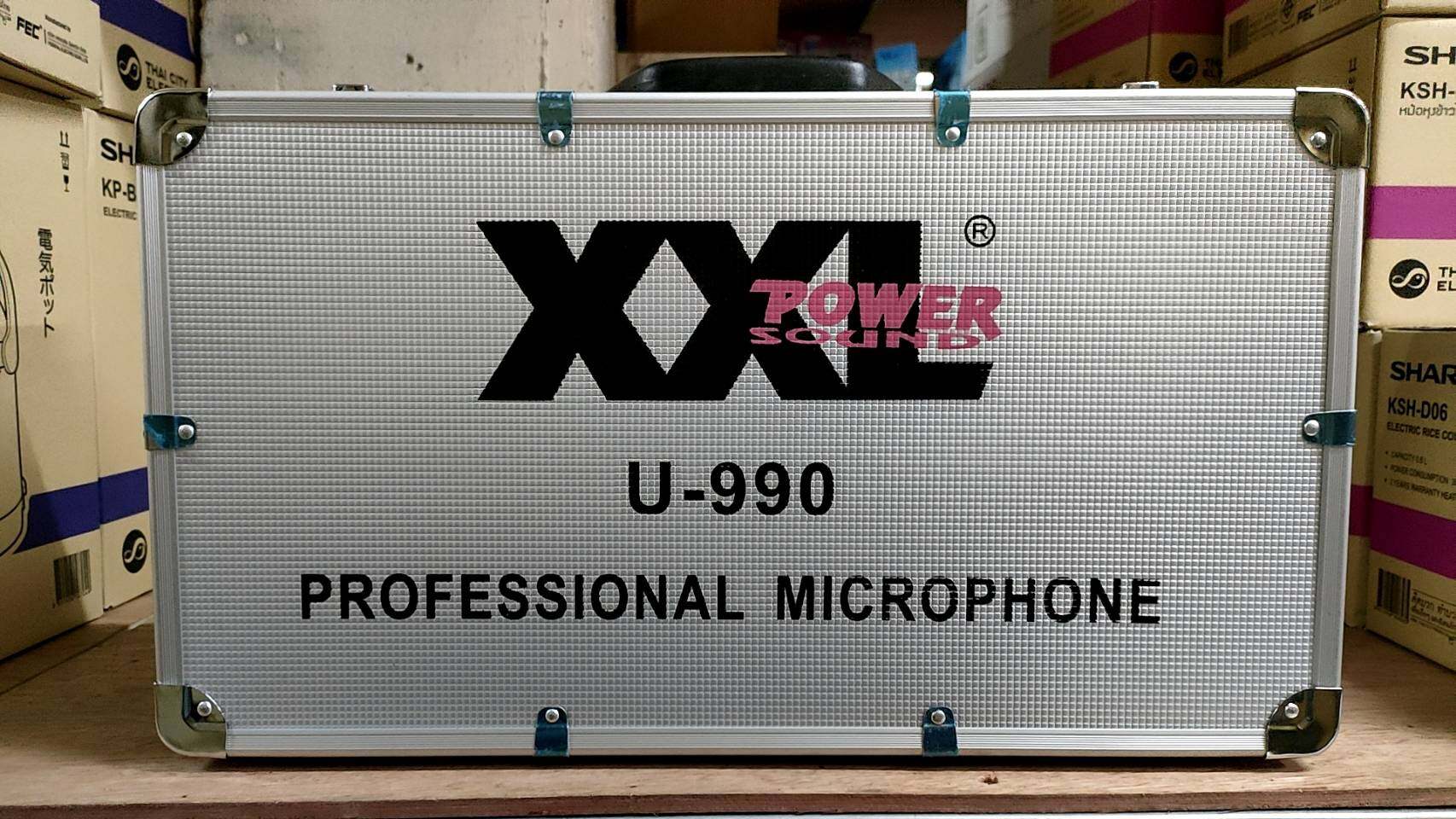 XXL U 990 เหน็บปกเสื้อ, มือถือ