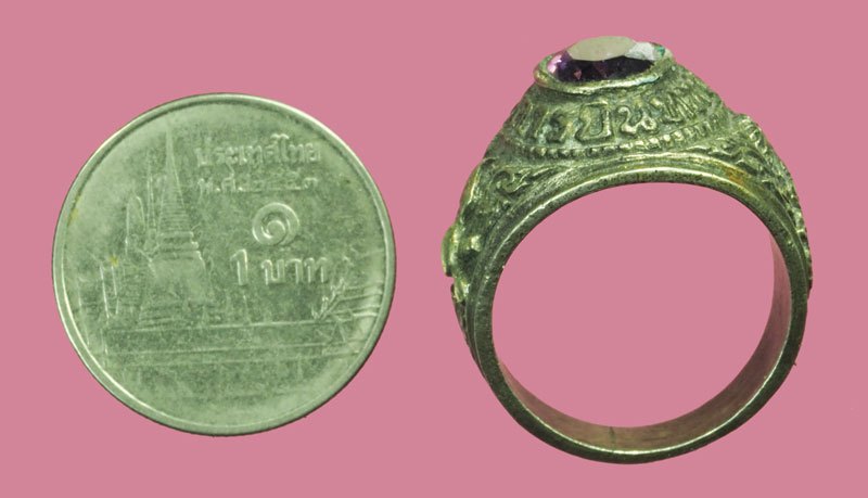 *40372 แหวนรุ่นศิษย์การบินทหารบก หัวพลอยสีม่วง น้ำหนักรวม 6.7 กรัม เนื้อเงิน 17