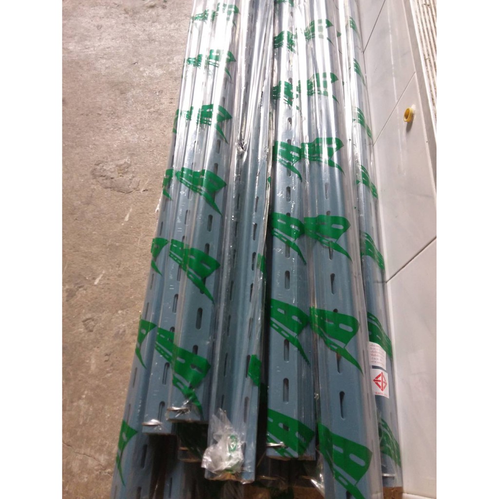 เหล็กฉากทำชั้น หน้า 1.5"x1.5" หนา 2.0 มม มอก.(ราคารวมแวท) สีเทา ยาว 3 เมตร เหล็กฉาก ชั้นวางของ เหล็กฉากเจาะรู
