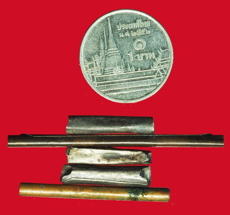 *37895 ตะกรุดโบราณ มีทัั้งตะกรุดเงิน ทองแดง จำนวน รวม 5 ดอก เก่าๆ12