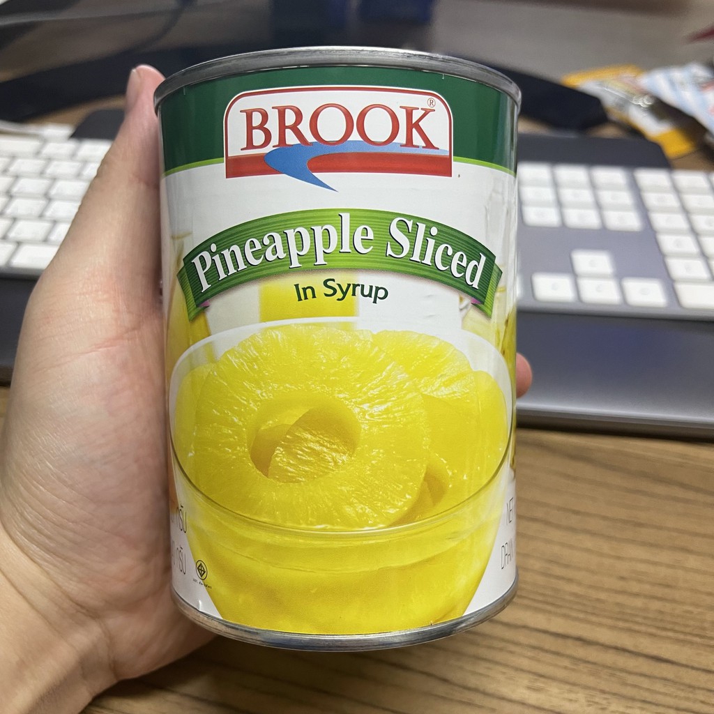 บรูค สับปะรดแว่น ในน้ำเชื่อม น้ำหนักสุทธิ 567 กรัม Brook Pineapple Sliced in Syrup 567 g.