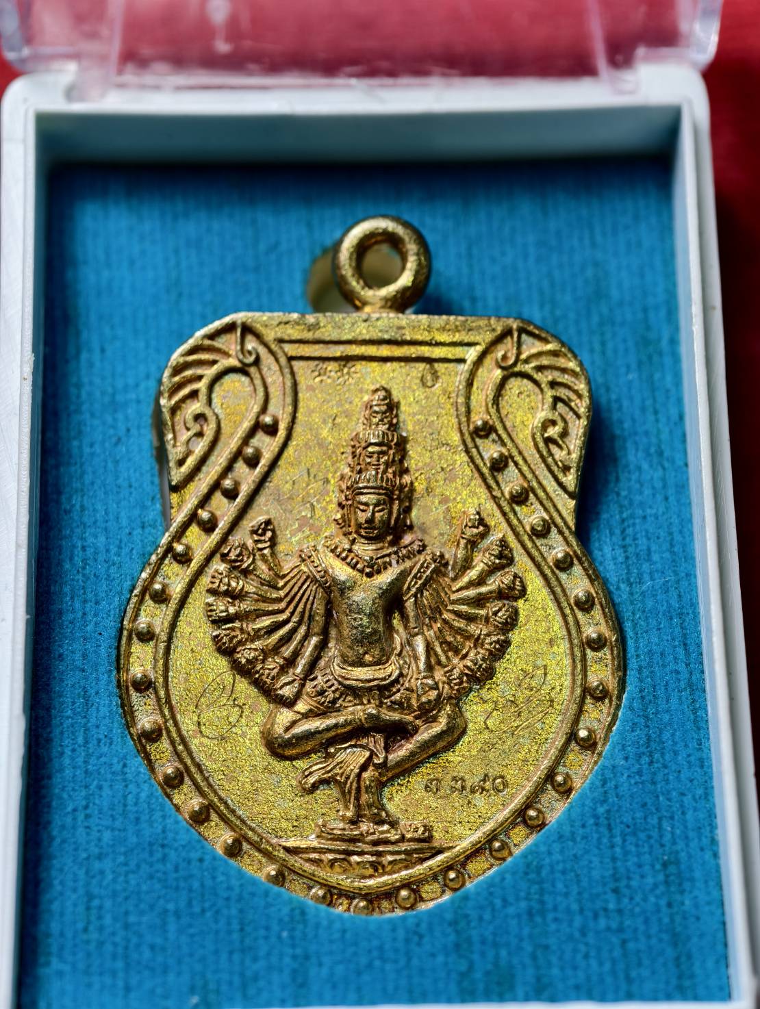 เหรียญหลวงปู่เกลี้ยง รุ่นบุญฤทธิ์ วัดโนนแกด จ.ศรีสะเกษ ปี 2556 พร้อมกล่อง (SKU-13747)