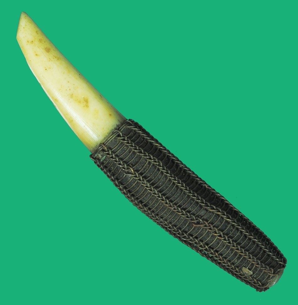 *38121 เขี้ยวถักลวดโบราณ เก่าไม่ทราบที่และปีสร้าง 12