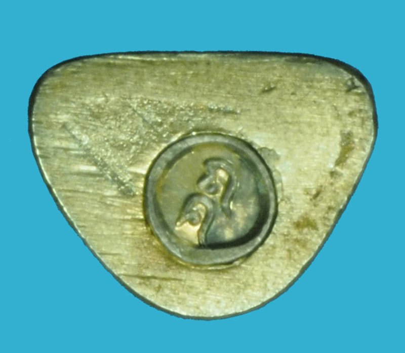 *40224 รูปหล่อหลวงพ่อแพ วัดพิกุลทอง สิงห์บุรี พร้อมกล่องเดิม เนื้อเงิน 82