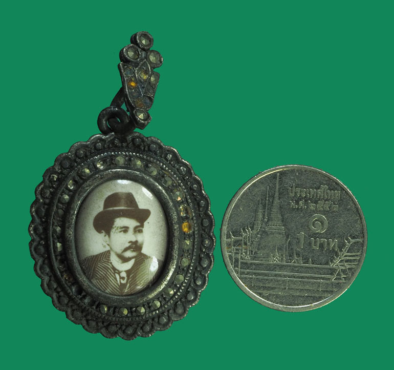 *32389 *เนื้อเงิน ล็อกเก็ต.ร.5. เงินแท้เก่า มีเม็ดเงินแมกกาไซด์* .ซื้อหรือสั่งทำใหม่ต้องมี 1,000 ขึ้น 5