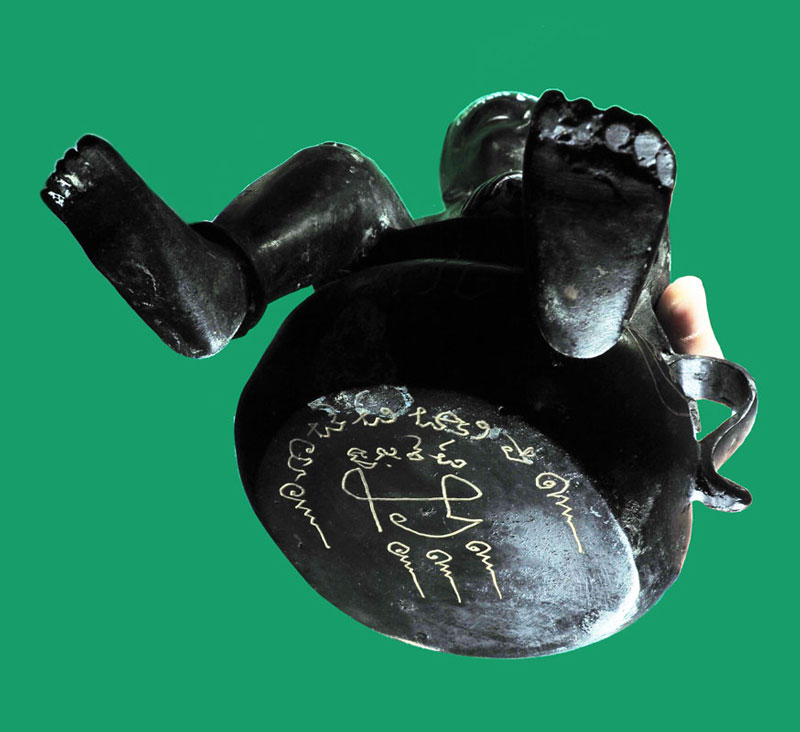 *32807กุมารทองพรายนิล องค์ครู พระอาจารย์อุดมทรัพย์ วัดบุญญารักษ์ สูงประมาณ12นิ้ว ฝังตะกรุดหัวใจกุมารที่ใต้ฐาน จารอักขระและลง ทองทุกองค์ทีละองค์2