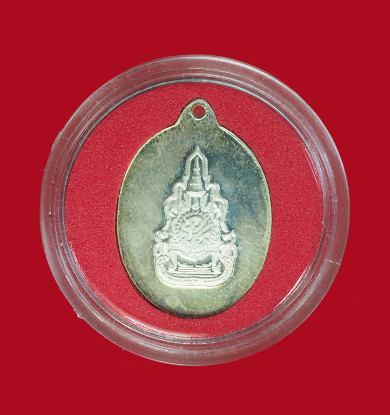 *31298 เหรียญในหลวงรัชกาลที่ 9 ทรงกล้อง เนื้อเงิน กล่องเดิม 5