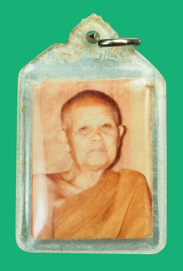 *36121 ภาพถ่ายสี หลวงพ่อผาง วัดอุดมคงคาคีรีเขต ขอนแก่น เลี่ยมพลาสติกเก่า 23