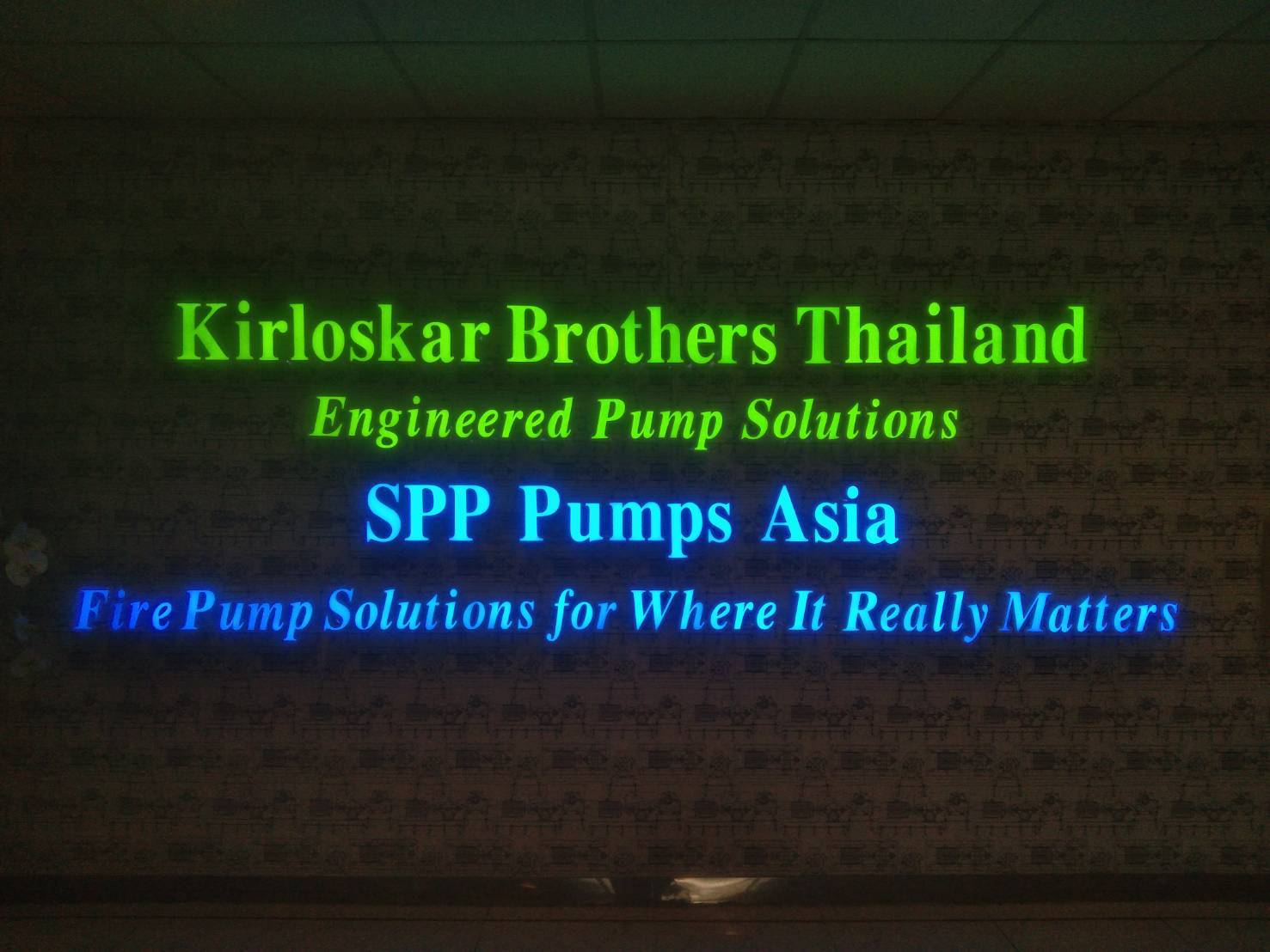 งานติดตั้งป้าย เปลี่ยนสายไฟอักษรไฟออกหน้า