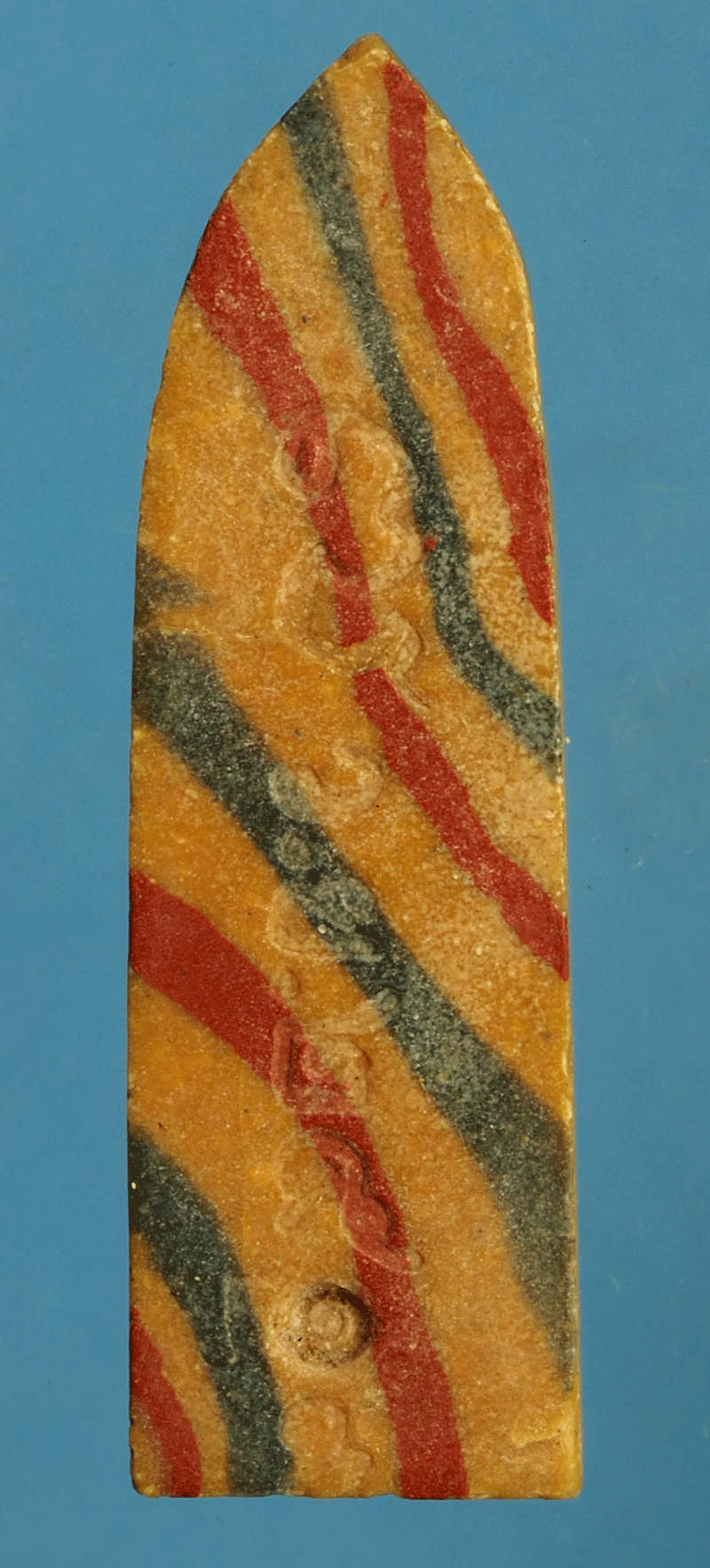 *27821 พระร่วงสายรุ้ง ด้านหลังปั้มตรา ยช 2519 ไม่ทราบที่เนื้อผงน้ำมัน 9