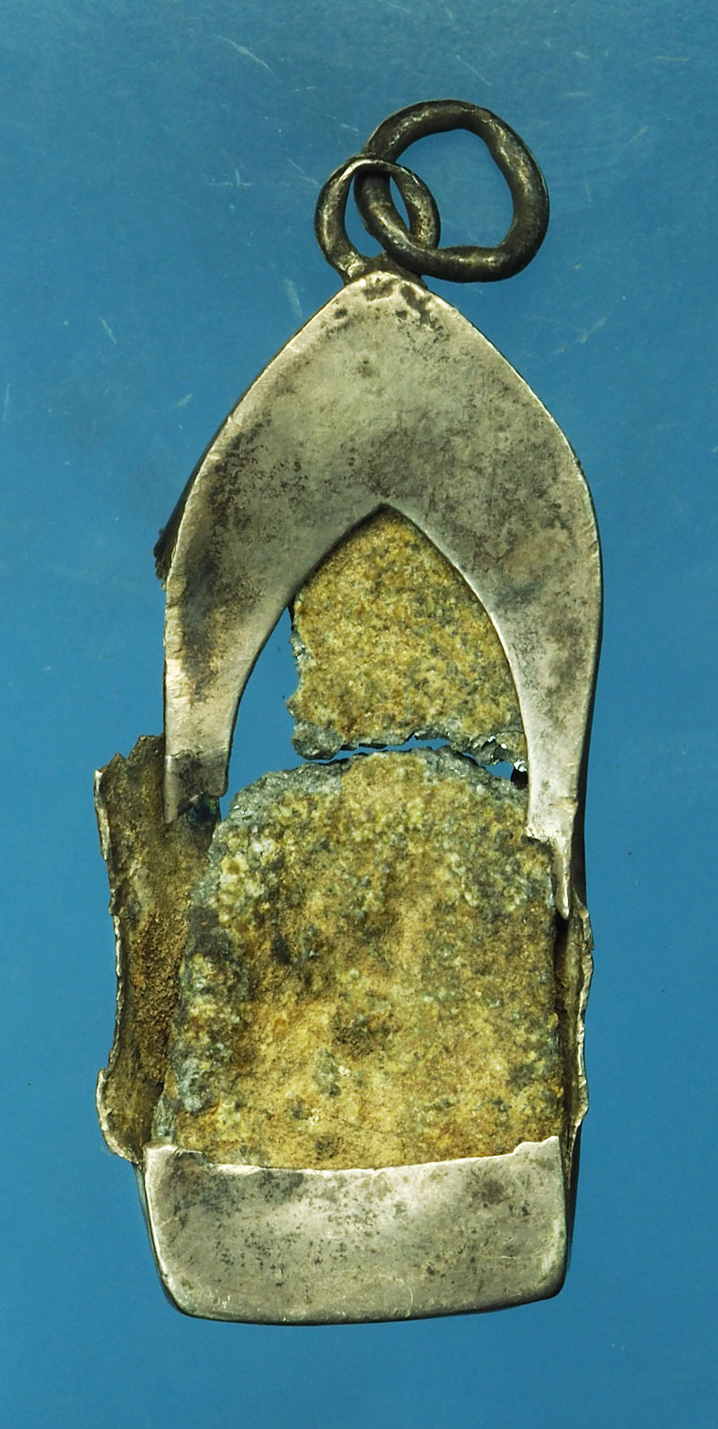 *28883 พระนาคปรก เนื้อชินเขียวเก่า สภาพหักยังไม่ได้ซ่อม เลี่ยมเงินโบราณ 13