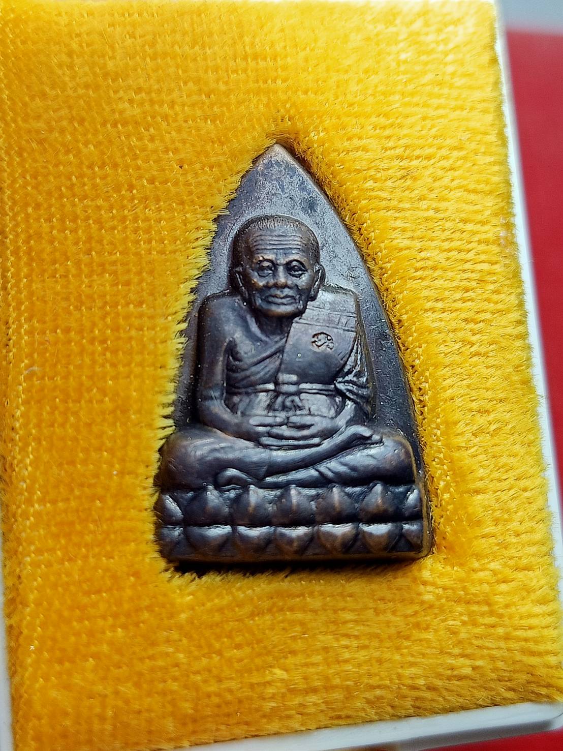 เหรียญหลวงปู่ทวด เหยียบน้ำทะเลจือ รุ่น 3 เด้ง 6 รอบ วัดเมืองยะลา ปี 2540 พร้อมกล่อง (SKU-06554)