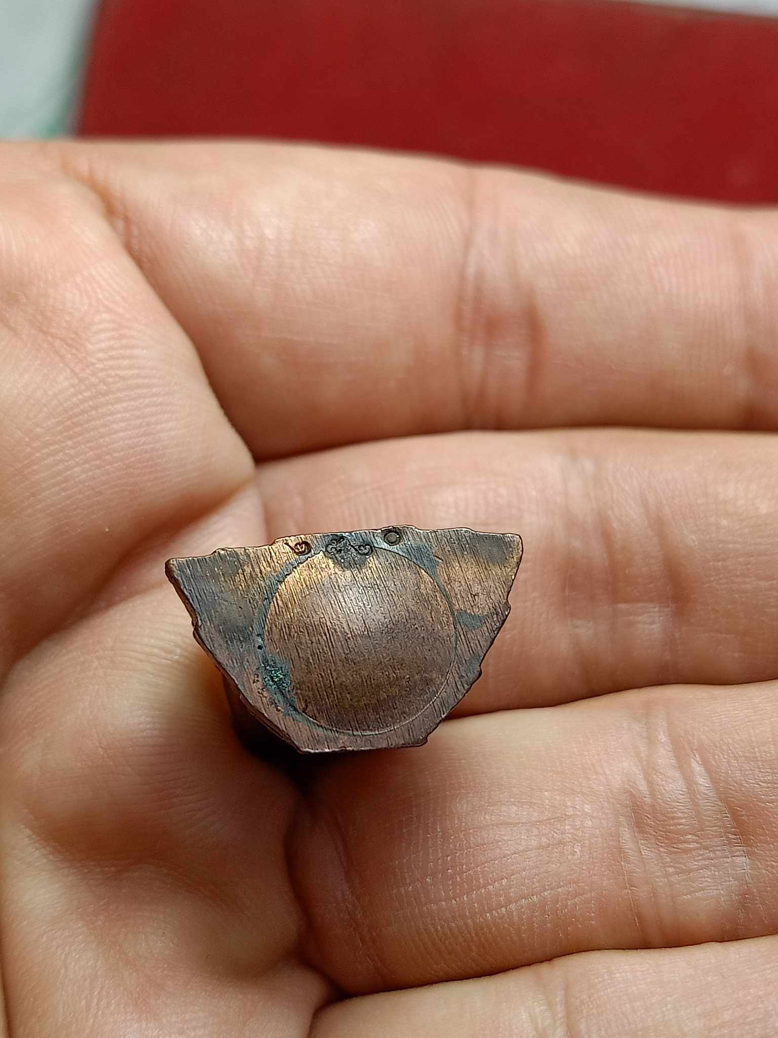 พระกริ่งพระชินวงศ์เวที (อาชว์ ซื่อสัตย์ วัดตรีทศเทพวรวิหาร กทม. ปี 2551 พร้อมกล่อง (SKU-03003)