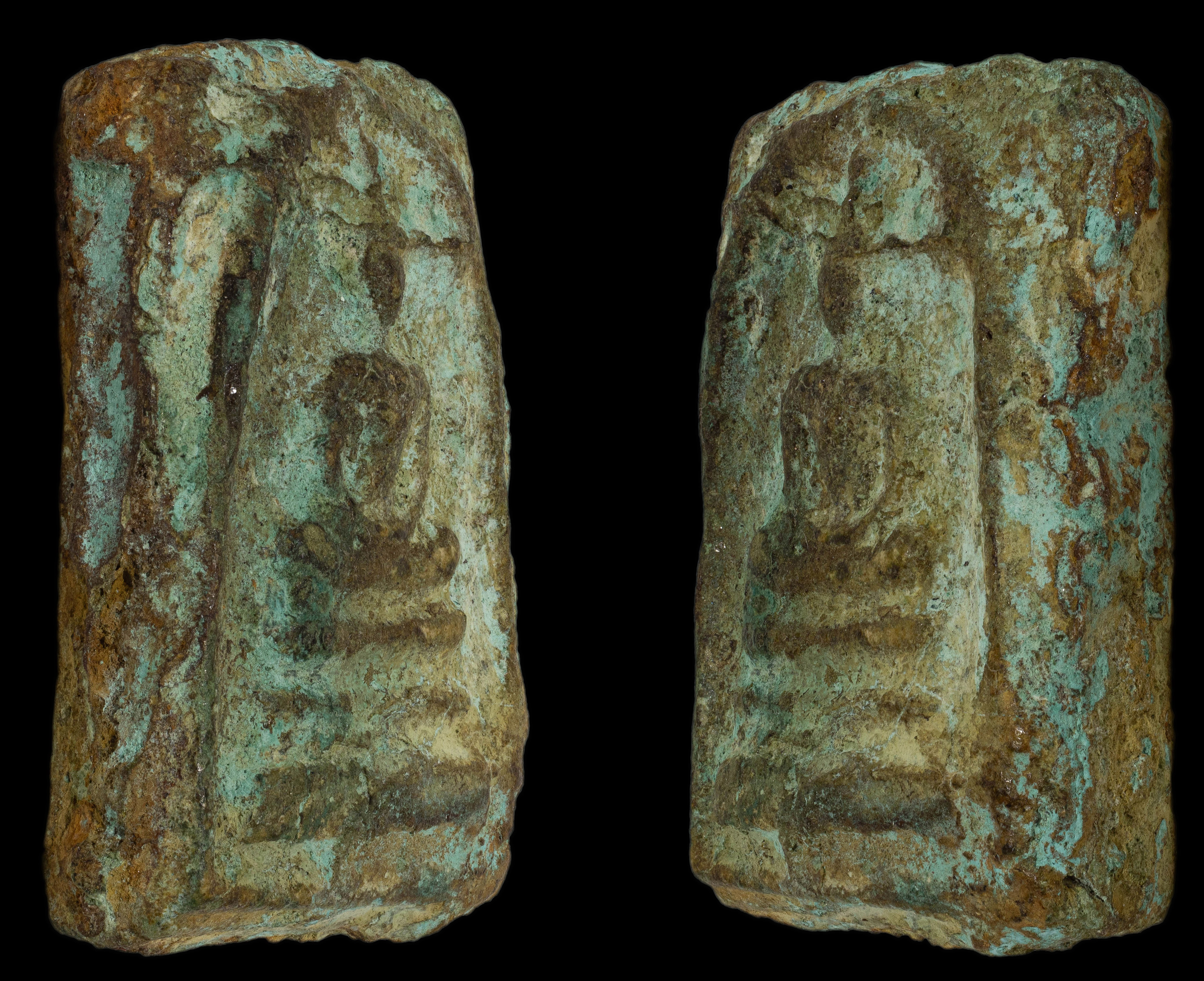 พระสมเด็จผงพรายกุมาร หลวงปู่ทิม วัดละหารไร่ พิมพ์เล็ก ยุคต้น