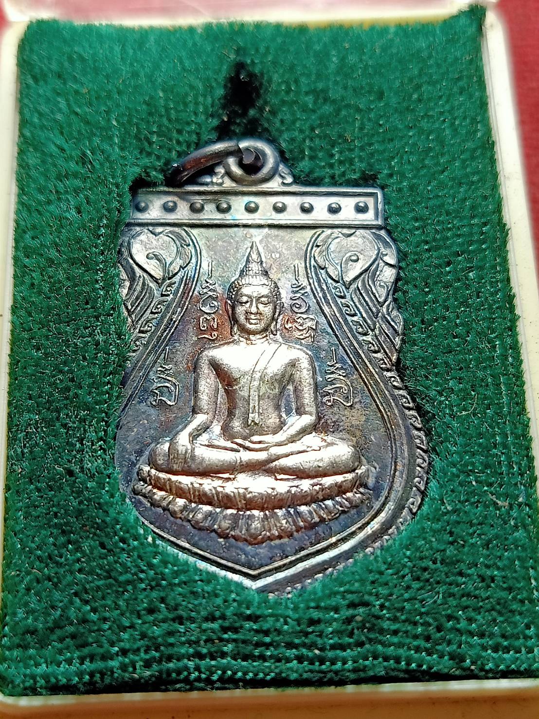 เหรียญหลวงพ่อใหญ่ เนื้อเงิน พระประธานในอุโบสถ วัดศาลาแดง กรุงเทพ ปี 2536 พร้อมกล่อง (SKU-08411)