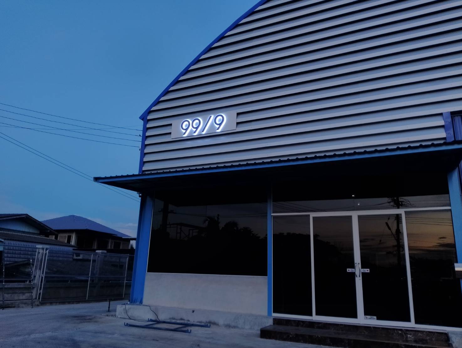 ป้ายอักษรไฟออกหลัง ป้ายอักษรสแตนเลสแฮร์ไลน์ ป้ายบ้านเลขที่