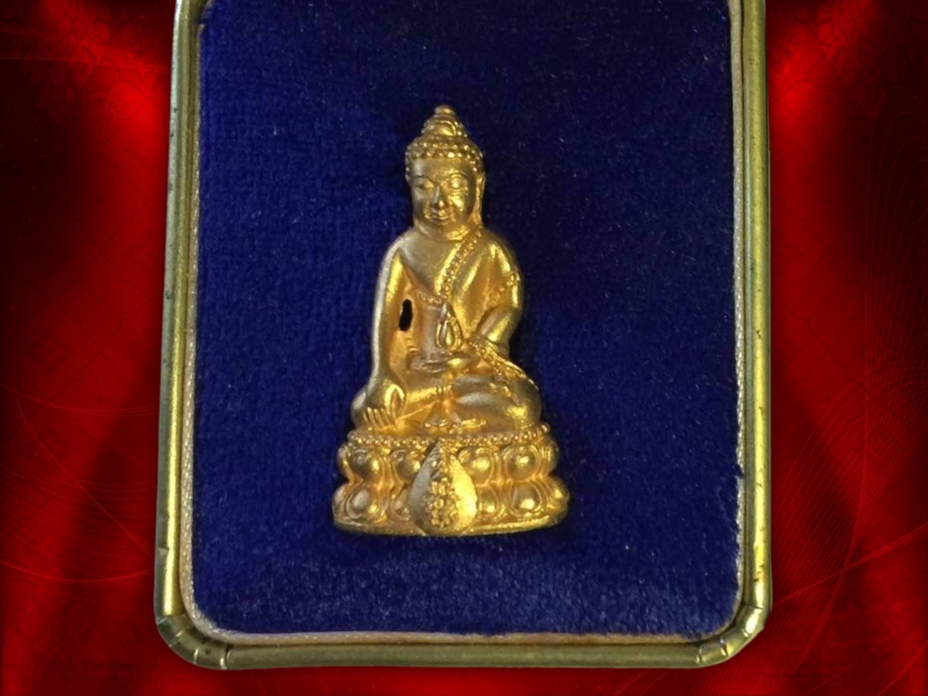 พระกริ่ง พระชัยวัฒน์ นวปทุม ภปร. เนื้อทองคำ พร้อมกล่องครบถ้วน ปี 2535 ในหลวงรัชกาลที่ 9 ทรงเททอง สมเด็จพระญาณสังวร สมเด็จพระสังฆราช ทรงอธิฏฐานจิต พร้อมกับพระเกจิและพระวิปัสสนาจารย์ทั่วประเทศ
