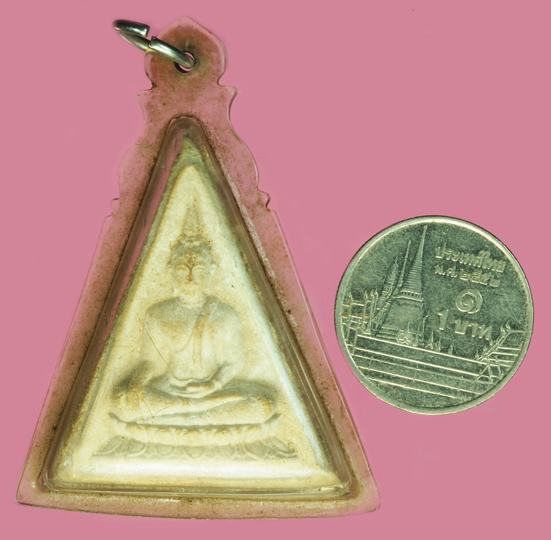 *37872 พระพิมพ์ปางมารวิชัย เนื้อผง หลังยันต์ เลี่ยมพลาสติกเก่าหลายสิบปี ไม่ทราบที่ 3