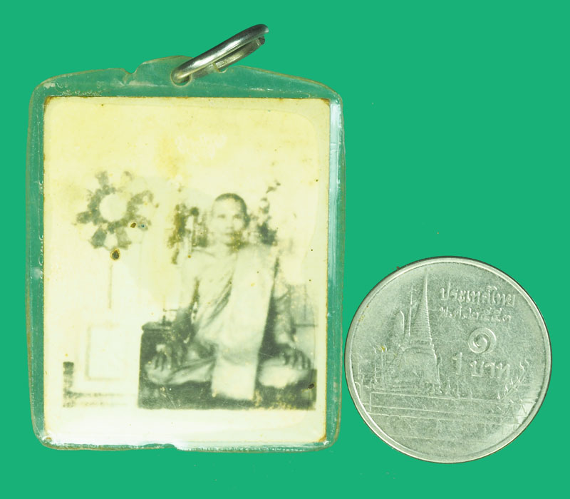 *38841 รูปถ่ายคู่กับพัดยศ ไม่ทราบอาจารย์ เลี่ยมพลาสติกเก่า 4