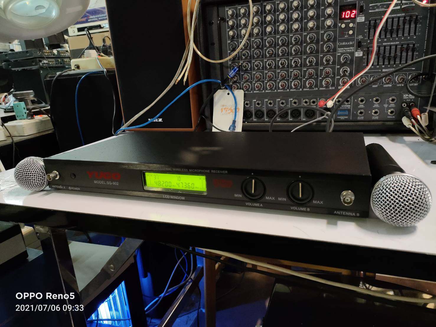 YUGO SG-902 WIRELESS MICROPHONE