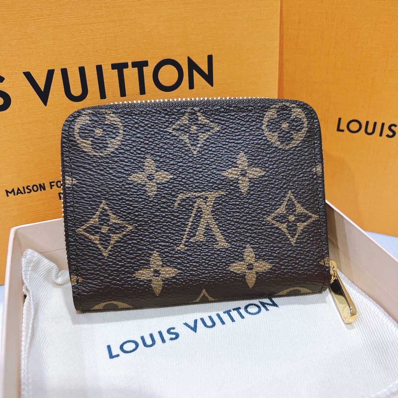 Louis Vuitton Zippy coin Microchip