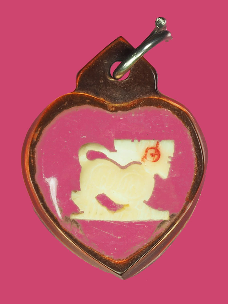 *33813 สิงห์แกะ เลี่ยมพลาสติกเก่าไม่ทราบที่และปีสร้าง 12