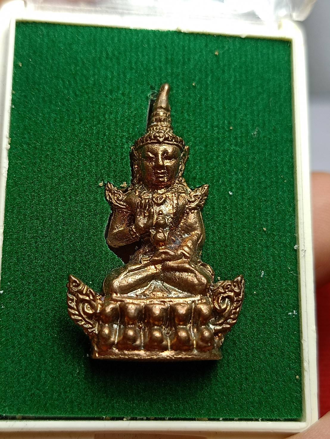 พระชัยวัฒน์ทรงเสวย รุ่นพุทธยันตี 2600 ปี วัดทรงเสวย จ.ชัยนาท ปี 2555 พร้อมกล่อง (SKU-08968)
