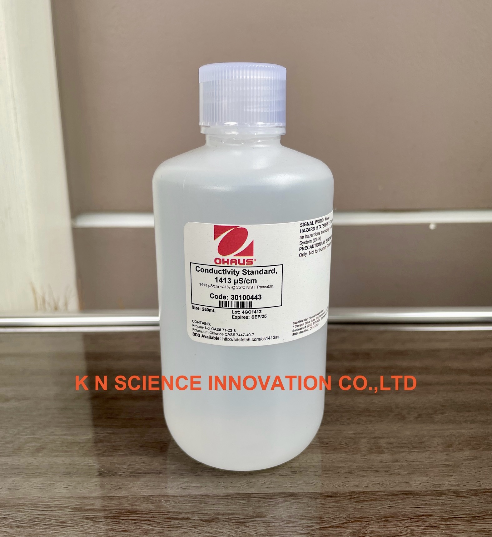 สารละลายบัฟเฟอร์ Standard Conductivity 1413 uS/cm ,ปริมาตร 250ml, ยี่ห้อ OHAUS /USA 30100443
