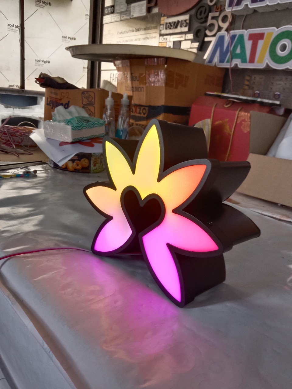 ป้ายไฟออกหน้ารูปดอกไม้