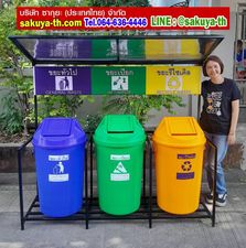 แท่นวางถังขยะ กทม. 240 ลิตร ขนาด 3 ช่อง มีป้ายแผงหลัง