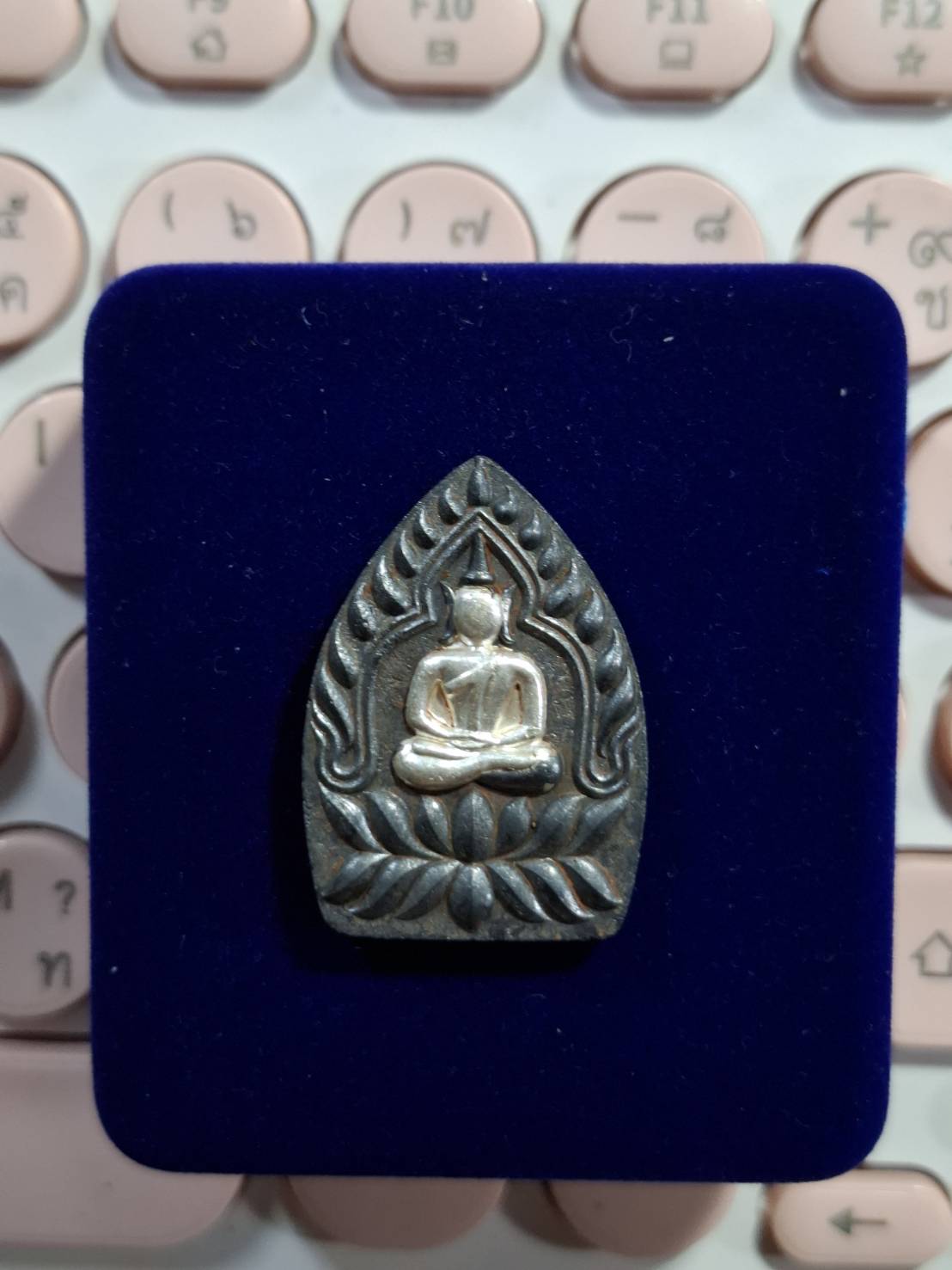 พระเจ้าสัวดอนใหญ่ พระเครื่อง เนื้อแร่บางไผ่ หน้ากากเงิน