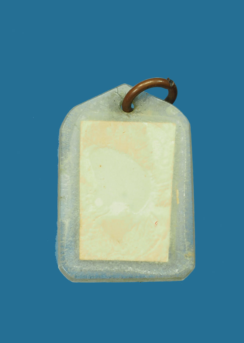 *30808 รูปถ่ายหลวงปู่เคลือบ วัดหนองกระดี่ อุทัยธานี เลี่ยมพลาสติกเก่า 91