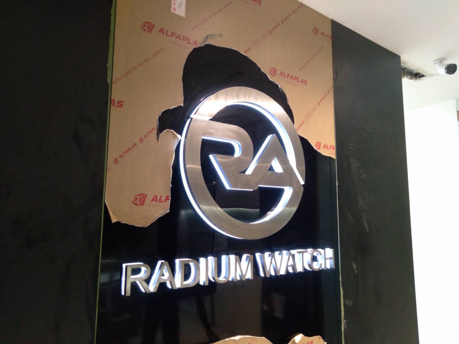 ป้ายอักษรไฟออกหลัง #อักษรสแตนเลสแฮร์ไลน์อะคริลิคลองหลังไฟออกหลัง