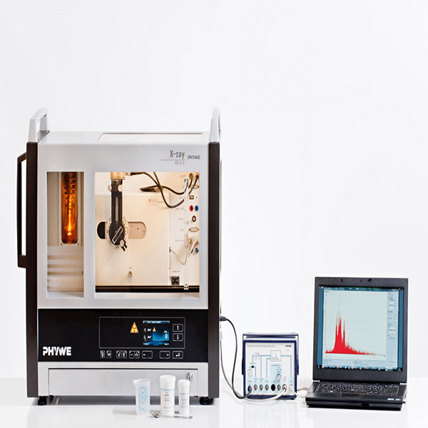 Qualitative X-ray fluorescence analysis of solutions