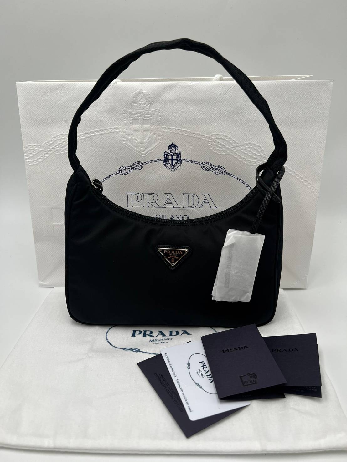 Prada Re-Edition หูผ้า