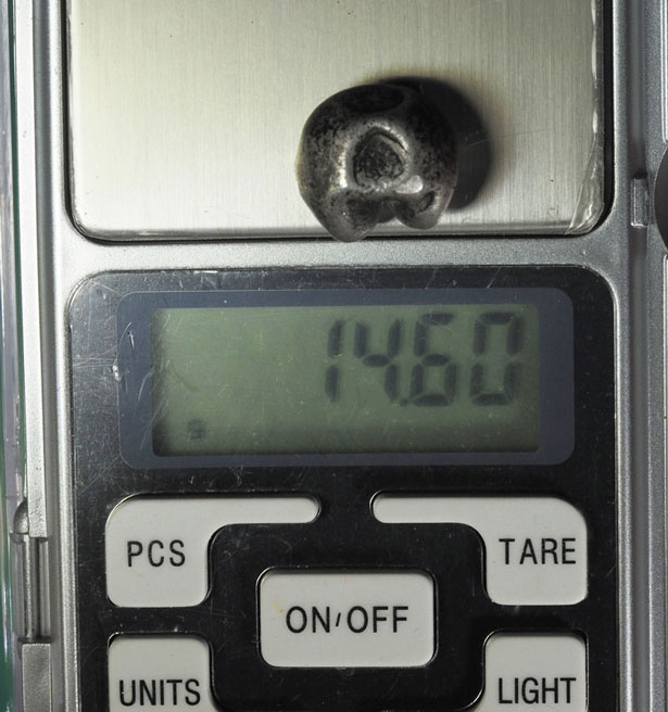 *32190 พดด้วงสมัยอยุธยา ตราก้านบัวใหญ่ ขนาด ๑ บาท เนื้อเงิน