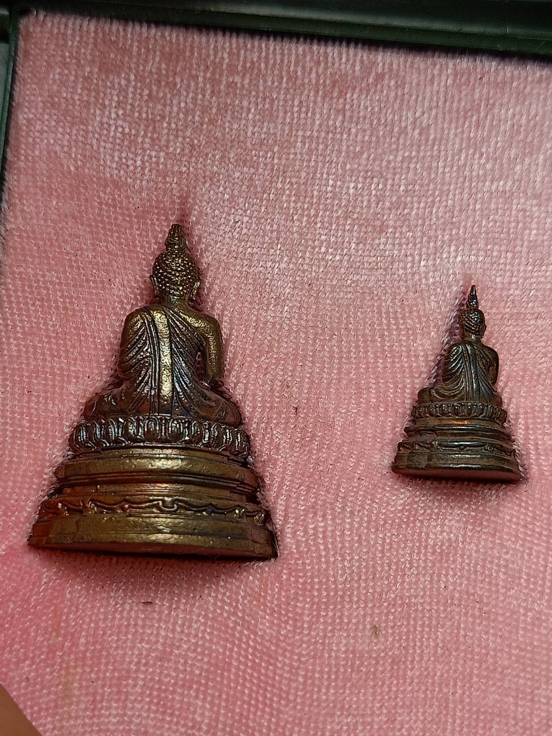 พระกริ่ง+ชัยวัฒน์พระพุทธอังคีรส ชุดกล่องกรรมการ วัดราชบพิธสถิตมหาสีมาราม กทม. ปี 2555 พร้อมกล่อง (SKU-09781)