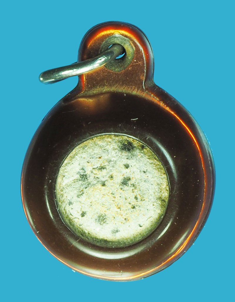 ขายแล้ว*38411 ลูกอมเนื้อผงแห้งเก่า เลี่ยมพลาสติกวินเทจ ไม่ทราบที่และปีสร้าง 12