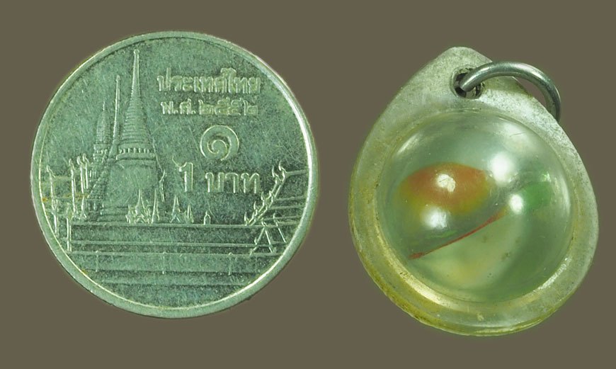 ขายแล้ว*38393 ลูกแก้วสารพัดนึก หลวงพ่อฤาษีลิงดำ วัดท่าซุง อุทัยธานี เลี่ยมพลาสติกเก่าถึงยุค 12