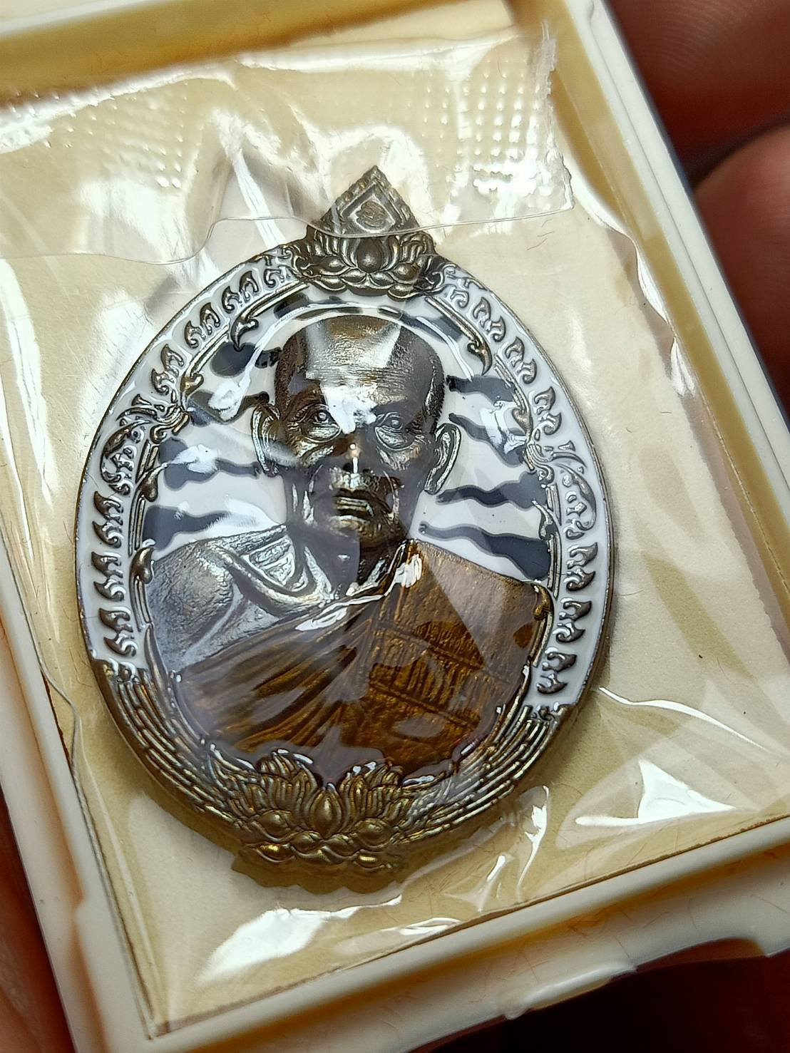 เหรียญหลวงพ่อพัฒน์ รุ่นรัตนโชติ วัดห้วยด้วน จ.นครสวรรณ์ ปี 2564 พร้อมกล่อง (SKU-06361)