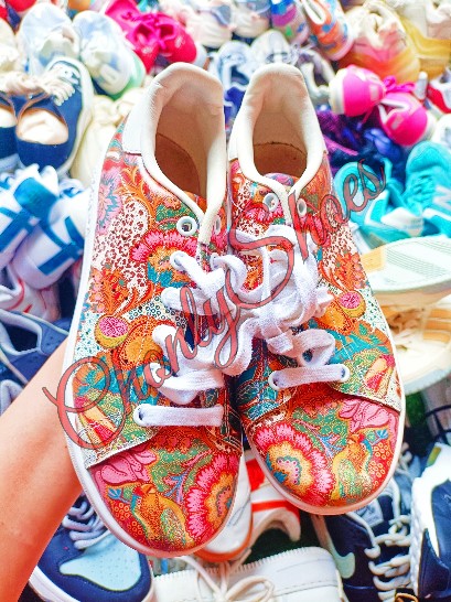 second hand shoes