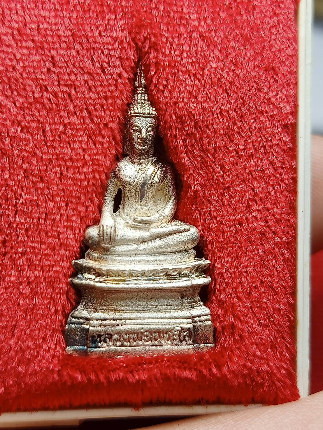 หลวงพ่อพระใส เนื้อพ่นทราย พิธีมหาพุทธาภิเษก วัดโพธิ์ชัย จ.หนองคาย ปี2544 พร้อมกล่อง (SKU-08232)