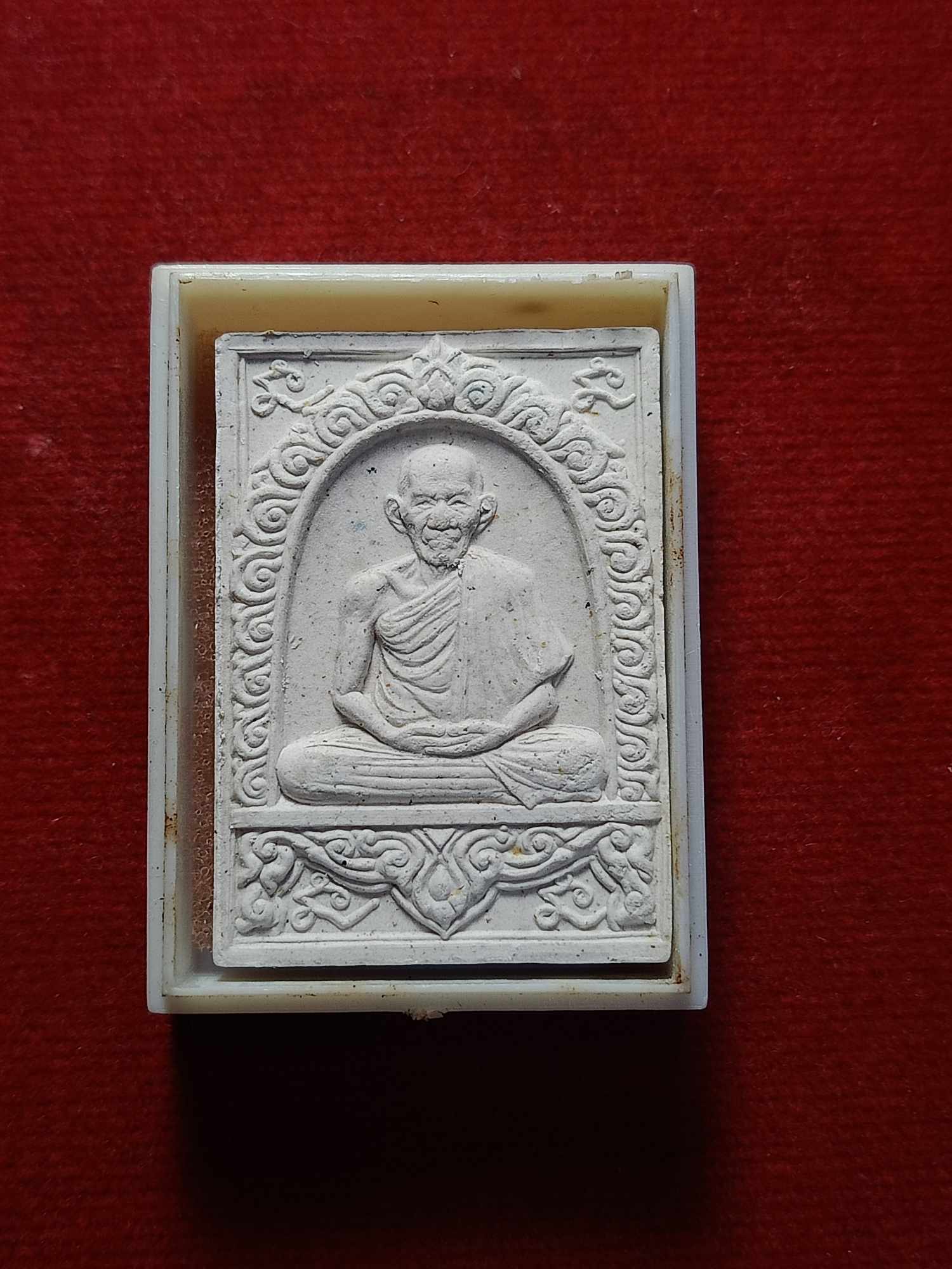 พระผงหลวงพ่อเกษม สำนักสุสานไตรลักษณ์ จ.ลำปาง ปี 2535 รุ่นบารมี 81 พร้อมกล่อง (SKU-03260)