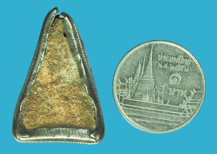 *38410 พระนางพญา วัดนางพญา พิษณุโลก หนึ่งในพระชุดเบญจภาคี สภาพผ่านการใช้ เลี่ยมเงินโบราณเก่า หลายสิบปี สวยๆ เช่าบูชาหลักล้าน 13